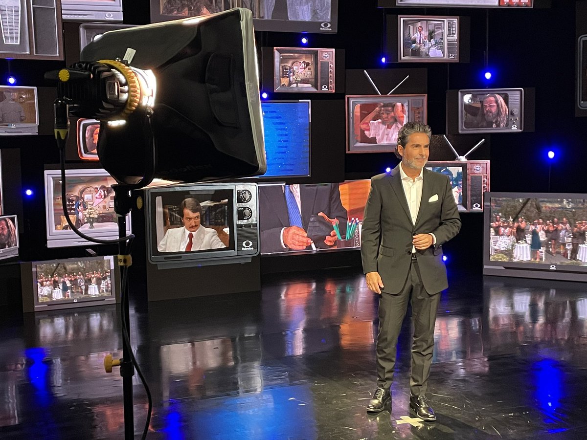 Jorge_Ugalde's tweet photo. @AndreaLegarreta @Sargentoleon @negroaraiza2 @AdrianUribe forman parte del especial #70AñosBrillandoJuntos este sábado 13 de noviembre a las 9 de la noche por @Canal_Estrellas https://t.co/u4V1nyX3FZ