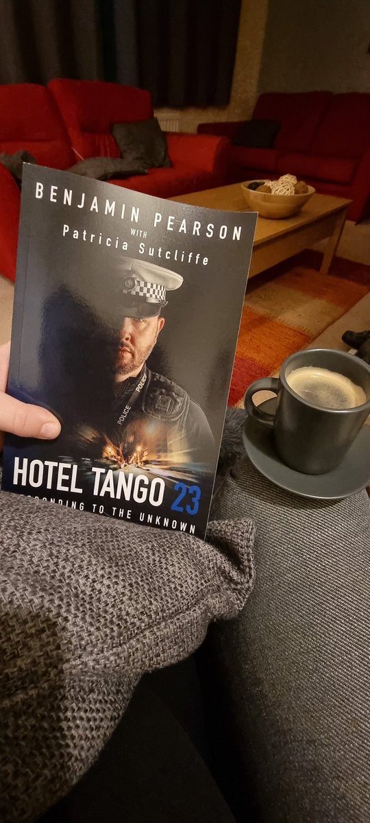 mattrhyssmith's tweet photo. @bs_pearson @bs_pearson Time to get stuck into this! After finishing the Audio book of Handcuffed emotions this was a must read for me. Love the youtube channel also! Smashing it 💪 https://t.co/ZUgkgwzd2R
