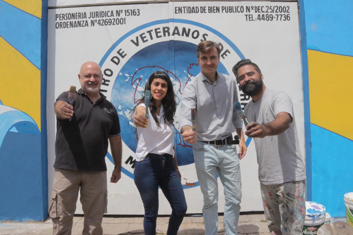 LetiGuerrero021's tweet photo. Con el intendente @LucasGhi y el candidato a senador bonaerense Diego Spina participamos, junto a las autoridades del Centro de Veteranos de Guerra de Morón, de la inauguración en su sede del mural en homenaje a nuestros héroes de Malvinas. 
#Sí a la memoria y nuestra soberanía. https://t.co/oP1puIsrH4