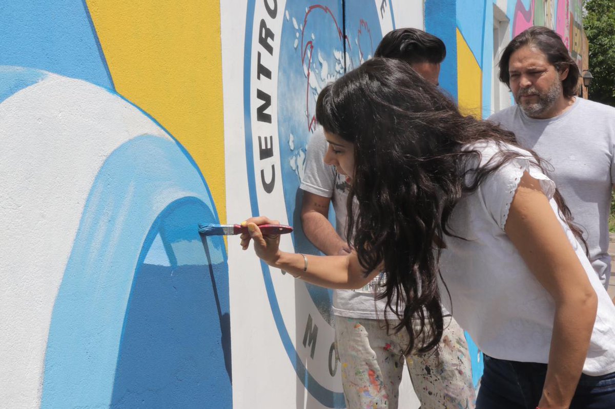 LetiGuerrero021's tweet photo. Con el intendente @LucasGhi y el candidato a senador bonaerense Diego Spina participamos, junto a las autoridades del Centro de Veteranos de Guerra de Morón, de la inauguración en su sede del mural en homenaje a nuestros héroes de Malvinas. 
#Sí a la memoria y nuestra soberanía. https://t.co/oP1puIsrH4