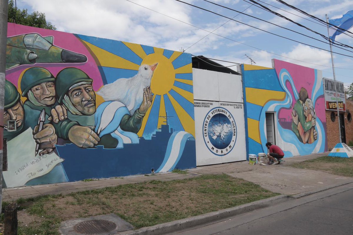 Con el intendente <a href="/LucasGhi/">lucas ghi</a> y el candidato a senador bonaerense Diego Spina participamos, junto a las autoridades del Centro de Veteranos de Guerra de Morón, de la inauguración en su sede del mural en homenaje a nuestros héroes de Malvinas. 
#Sí a la memoria y nuestra soberanía.