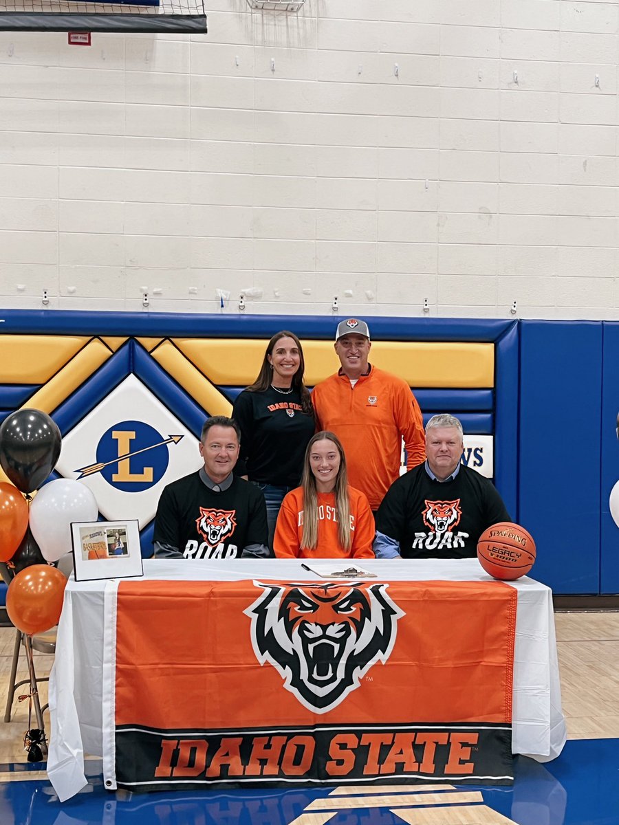 BurksBridee's tweet photo. Great signing day couldn’t be happier to officially be a Bengal! @HeartofaBengal https://t.co/Biw9yhlFGA