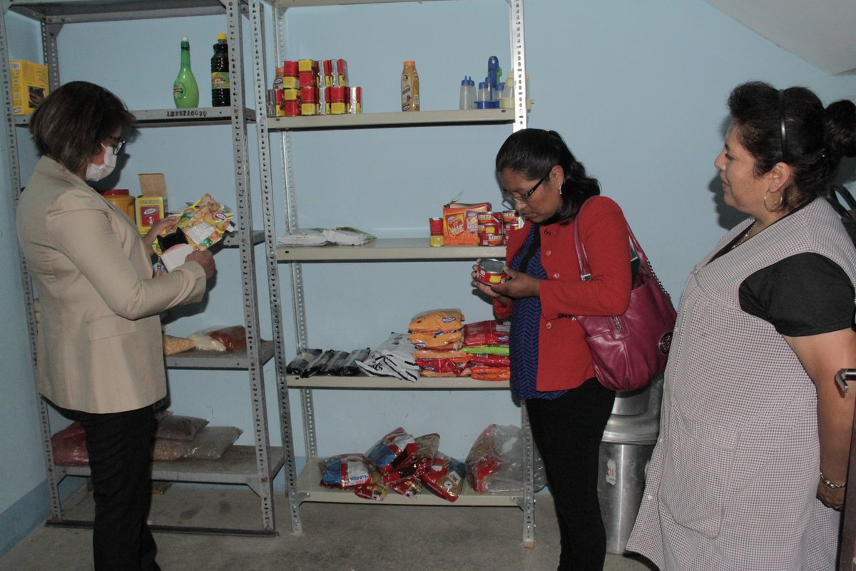 SEDEGESSUCRE's tweet photo. #SEDEGES | Velando por el bienestar y su derecho a una buena alimentación de los adultos mayores del municipio de Presto, la directora Vívian Chungara realizó una inspección sorpresa al comedor  adultos mayor, para verificar la calidad de alimentos que reciben. https://t.co/CbdjFHWc35