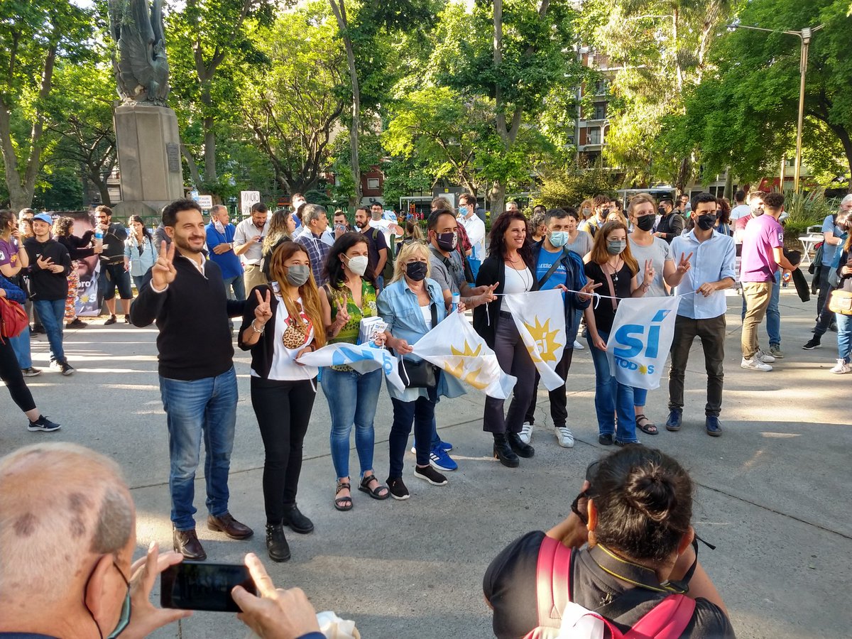 CentroComunarte's tweet photo. Maru Acuña, Hernan Gorreta, Isis Cives, Matias Tombolini, Lorena Pokoik, Yamila Iphais Fuxman y Vicky Freire.

El domingo 14 de noviembre, LISTA 502
#leandrosantoro 
#GiselaMarziotta
#alejandroamor 
#VictoriaMontenegro
#ESCUCHAMOS 
#Si https://t.co/qDcUQgxHo4
