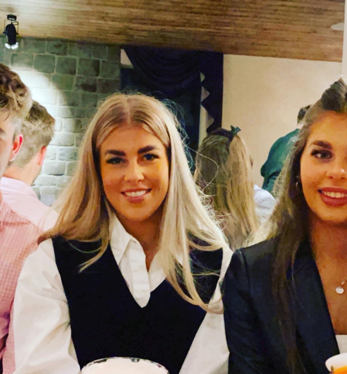 Ellie’s Graduation yesterday so proud of you darling! 👩‍🎓 ❤️
Here is to the next chapter, exciting times ahead!🍾🎉 #sheffieldhallamuniversity