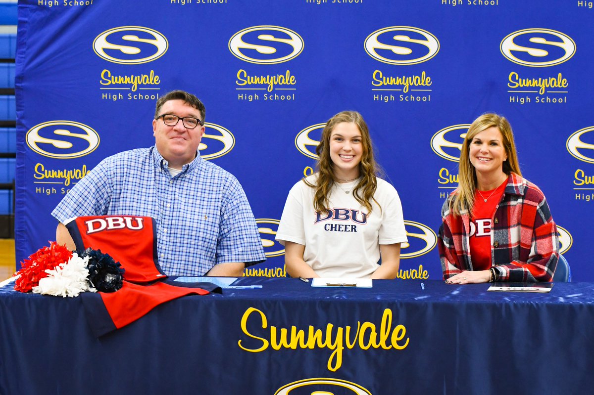 We are proud to see <a href="/EmmaMelvin11/">Emma Melvin</a> and <a href="/katevanvessem/">Kate Van Vessem</a> sign to compete at the university level. #raidersrise