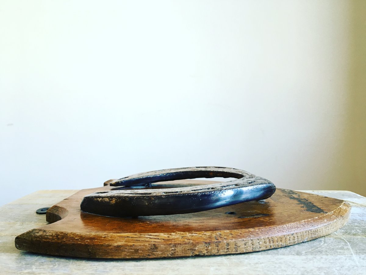 DanielsFayre's tweet photo. https://t.co/qxV08vdLc4 #Antique #Mounted #Oak #Wood #Horseshoe #Horse #Shoe #Equine #Plaque #SecondBoerWar #BoerWar #Dated OCTOBER 11th 1899 #DanielsFayre #toprated #ebayseller #differentfromthecrowd #SalvageHunters #DrewPritchard https://t.co/xeX8QwaGkp