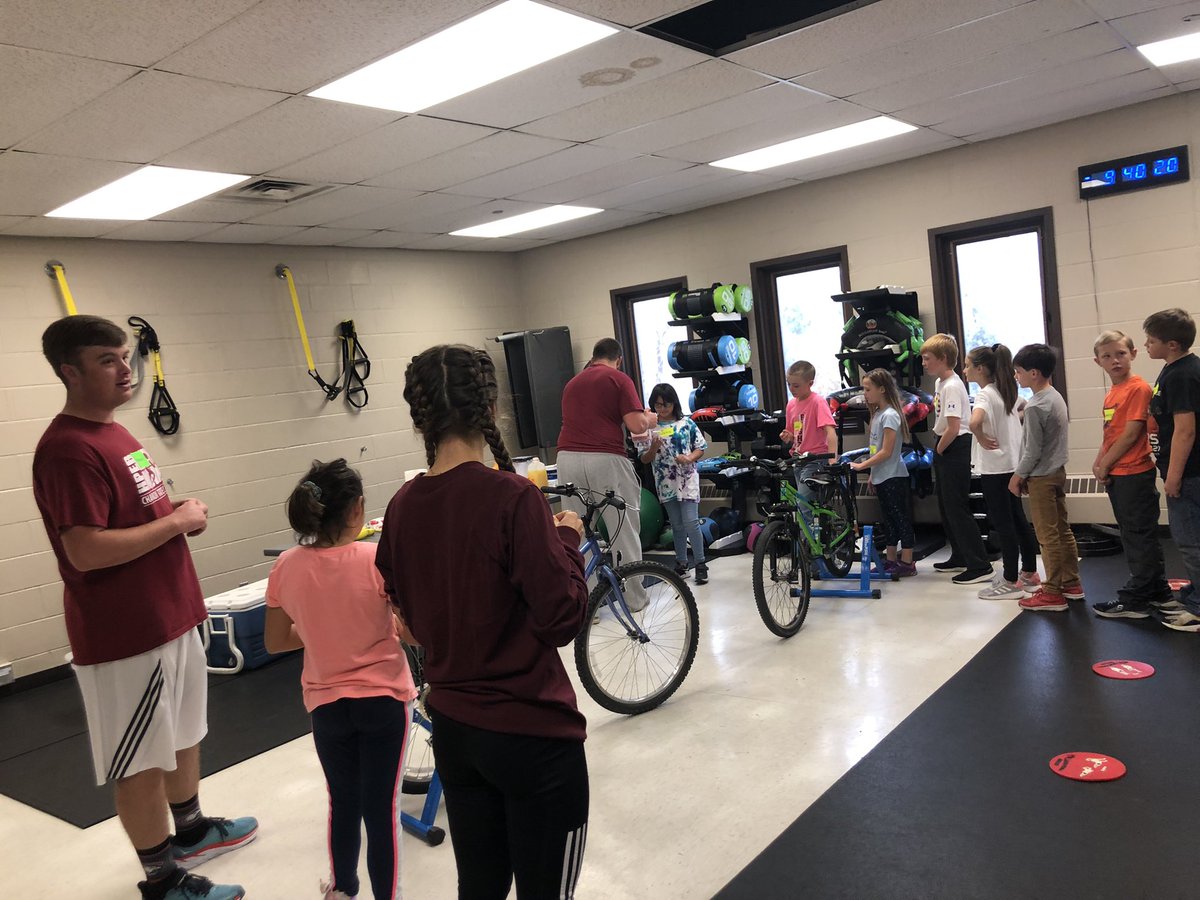 CSC_HPER's tweet image. Part 2: Outstanding job by our HPER majors teaching 3rd graders fir Kids Fitness & Nutrition Day!