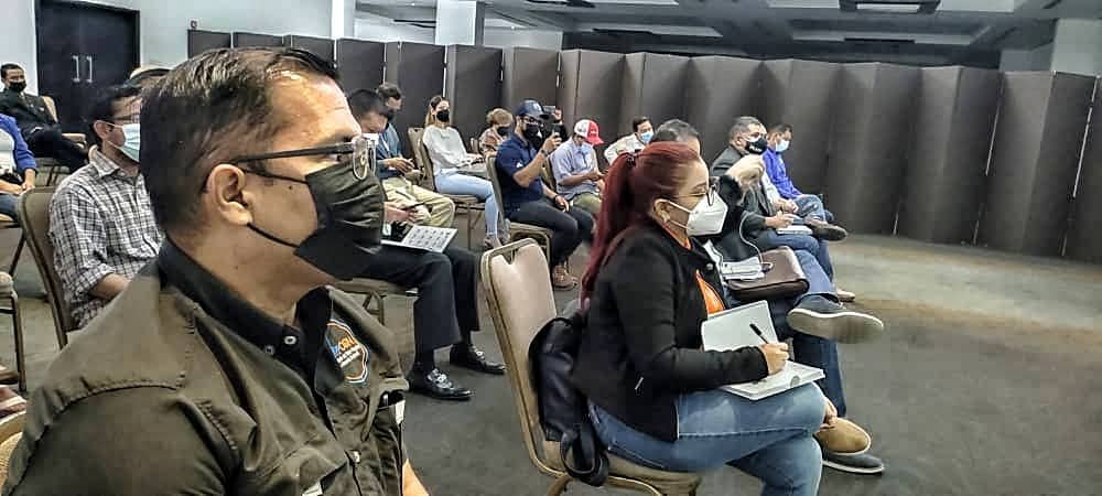 Cortularagob's tweet photo. 3/4 Se desarrollo una Sensibilización sobre la utilización de Semáforo de acceso en los espacios turísticos, los horarios, aforos, normativas de seguridad que se deben implementar y cumplir y los pasos a seguir para la solicitud de la perisología legal. https://t.co/nvhcvjkbYu