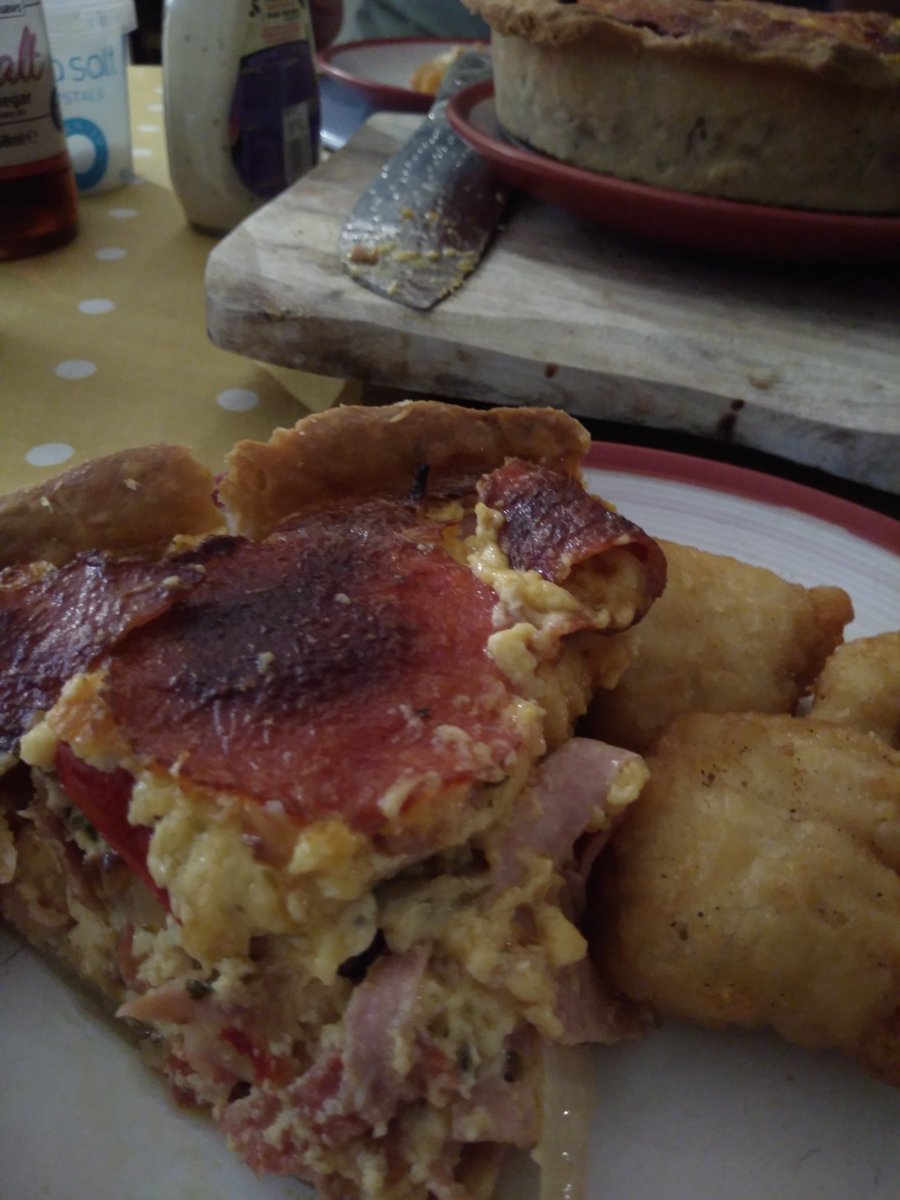 rogerdrags's tweet photo. Ruby made Pizza Pie, ideal to eat when you have just had a tooth out, as the all butter pastry just melts in your mouth. This is a Chef Ruby Signature Dish, don't think you will find it anywhere else? #baking #fiercefood #chefruby #rubycabernet #pie #pies https://t.co/b7LAxnuOhO