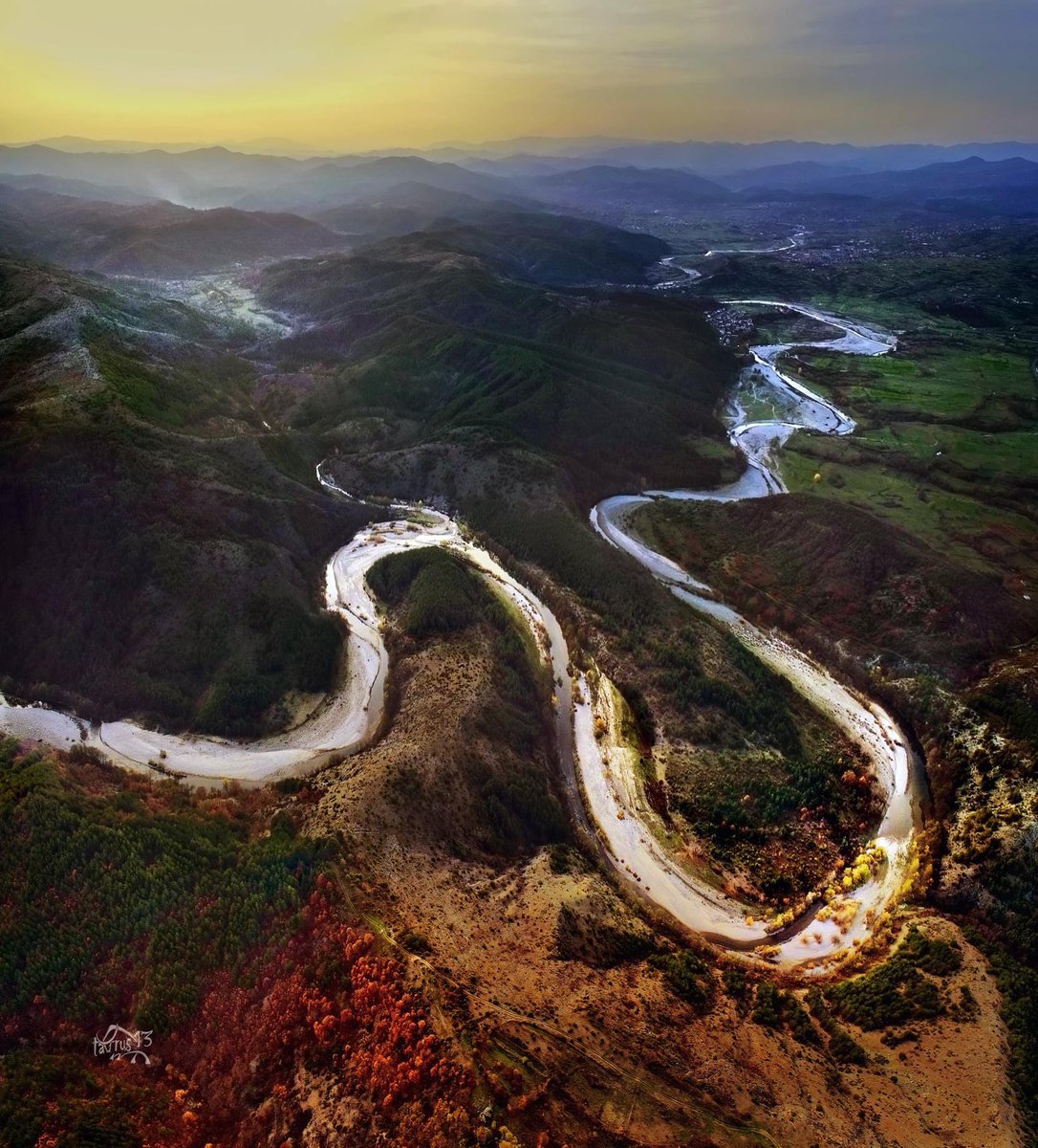 IvanGaidarov's tweet photo. The meanders of the #Varbitsa river, eastern #Rhodopes mountain

#Bulgaria 🇧🇬

📷Valeri Hristov https://t.co/NwXlDwS6LC