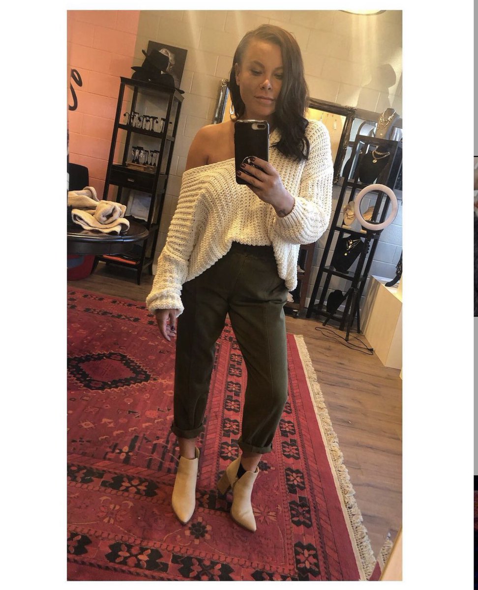 Not exaggerating when I tell you the shop owner, Kim has the best buying eye. The shop is filled with so many gorgeous pieces! Come dress with us! 

APT22 Boutique - 2133 33 Ave SW 🤍

#OOTD #YYC #YYCFashion #yycstyle