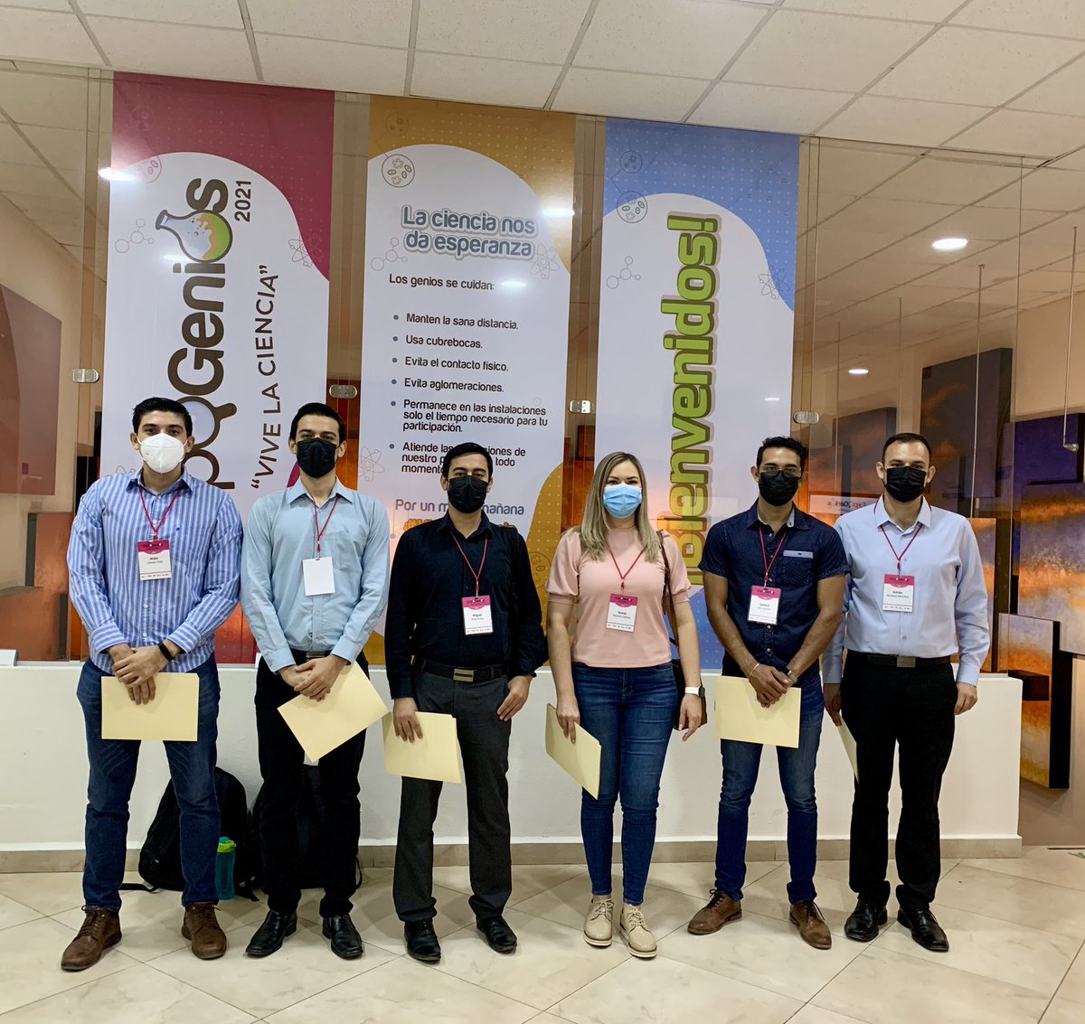 Tere_Navarro_A's tweet photo. Expogenios 2021, “Vive la Ciencia”🔬🧪🧫👧🏻👦🏻 #CIE #imca #FIMUAS #sepyc #ciencia https://t.co/t8PdFvPkZD