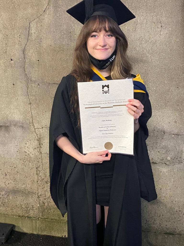 SunnieLeslie's tweet photo. Best moments of graduation yesterday ❤🎓💛 🌞 https://t.co/bY2ykocMmY