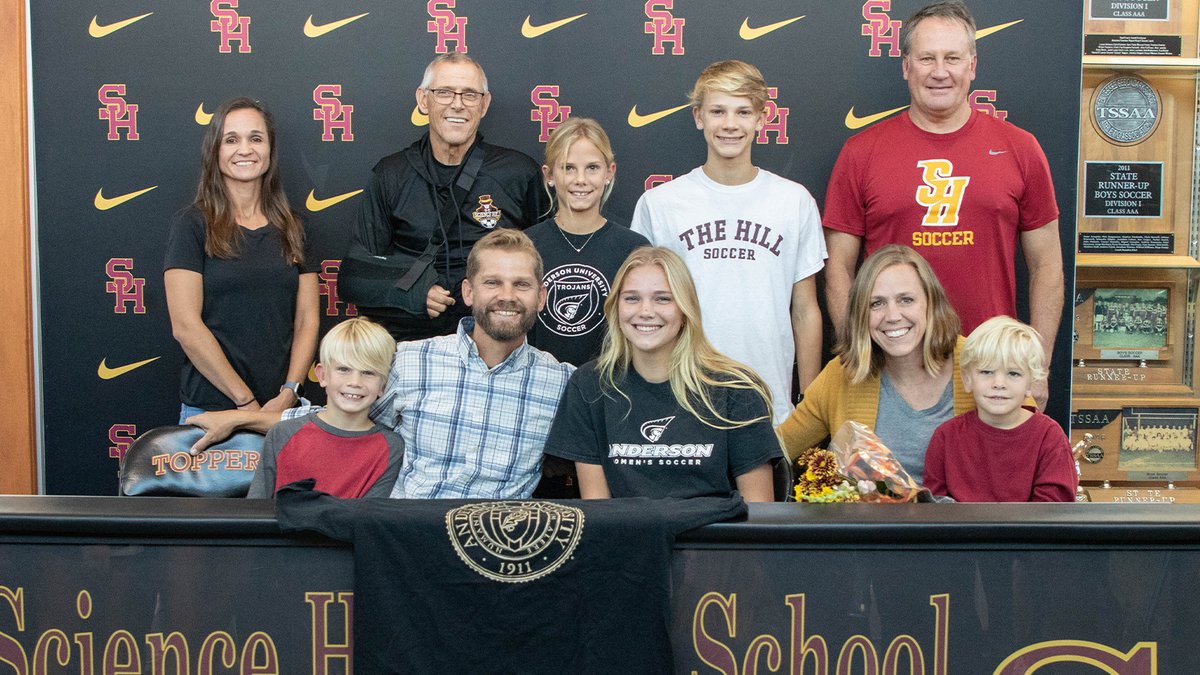 SHToppersATH's tweet photo. Congratulations to these Lady Toppers for signing to continue their education & athletic careers at the college level! #toppersforlife
Bree Presnell - Milligan - 🥎
Jenna Hutchins - BYU - 🏃♀️
Jordan Hallman - Virginia Tech - 🏐
Meggie Powell - Anderson University - ⚽ https://t.co/XB2obPV67D
