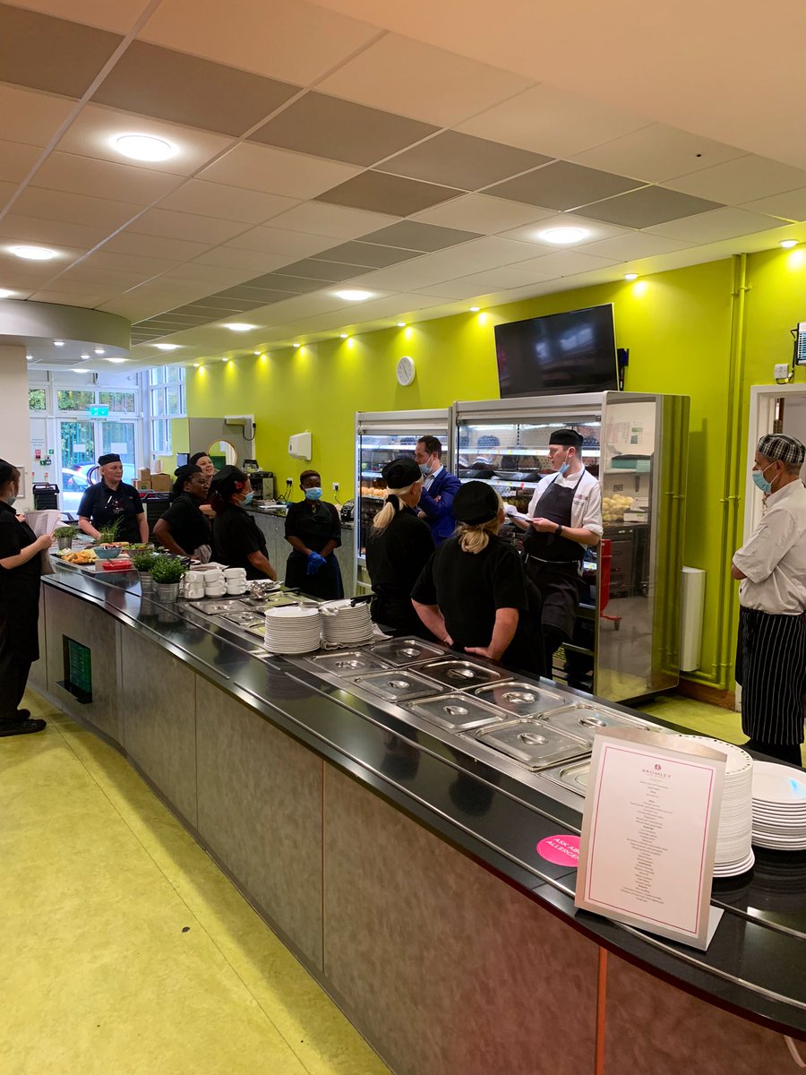 BromleyCatering's tweet photo. Todays pre lunch service briefing for all Allergens identified on today’s menu #dailyroutine #14 #thinkofme #FS13 #askaboutallergens @bromleyhs @HolroydHowe @melrahaman  @Christo22074853 https://t.co/PTsUsJTMco