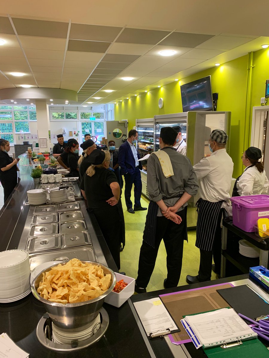 BromleyCatering's tweet photo. Todays pre lunch service briefing for all Allergens identified on today’s menu #dailyroutine #14 #thinkofme #FS13 #askaboutallergens @bromleyhs @HolroydHowe @melrahaman  @Christo22074853 https://t.co/PTsUsJTMco