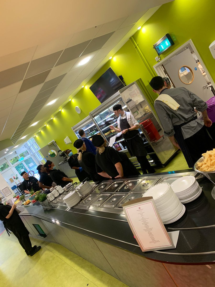 BromleyCatering's tweet photo. Todays pre lunch service briefing for all Allergens identified on today’s menu #dailyroutine #14 #thinkofme #FS13 #askaboutallergens @bromleyhs @HolroydHowe @melrahaman  @Christo22074853 https://t.co/PTsUsJTMco