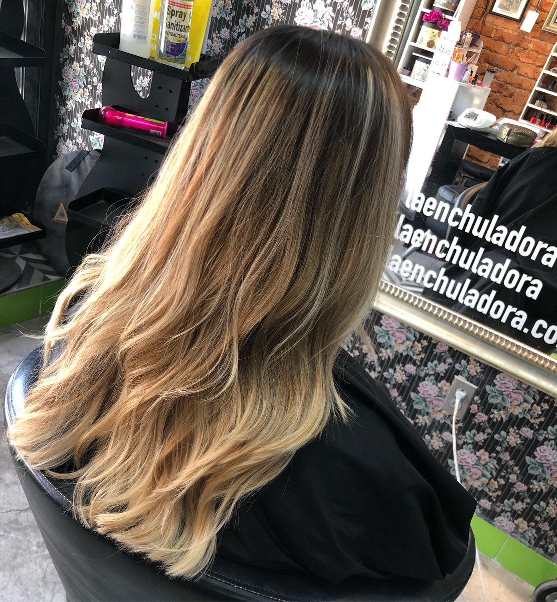 laenchuladora's tweet photo. Estilo california 🌟#estetica #salon #haircolor #cdmx #alamos #coyoacan #CiudadDeMexico https://t.co/mfym0CKLBj