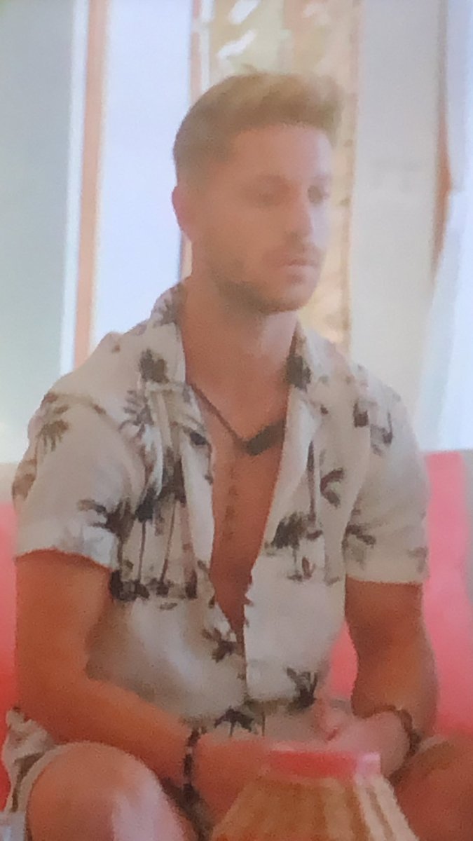 memifyx's tweet photo. Nico: El gallina (pq siempre se le pone la piel de gallina)
#LaIslaDeLasTentaciones4 
#LaIslaDeLasTentaciones1 https://t.co/jqgwYA4C8c