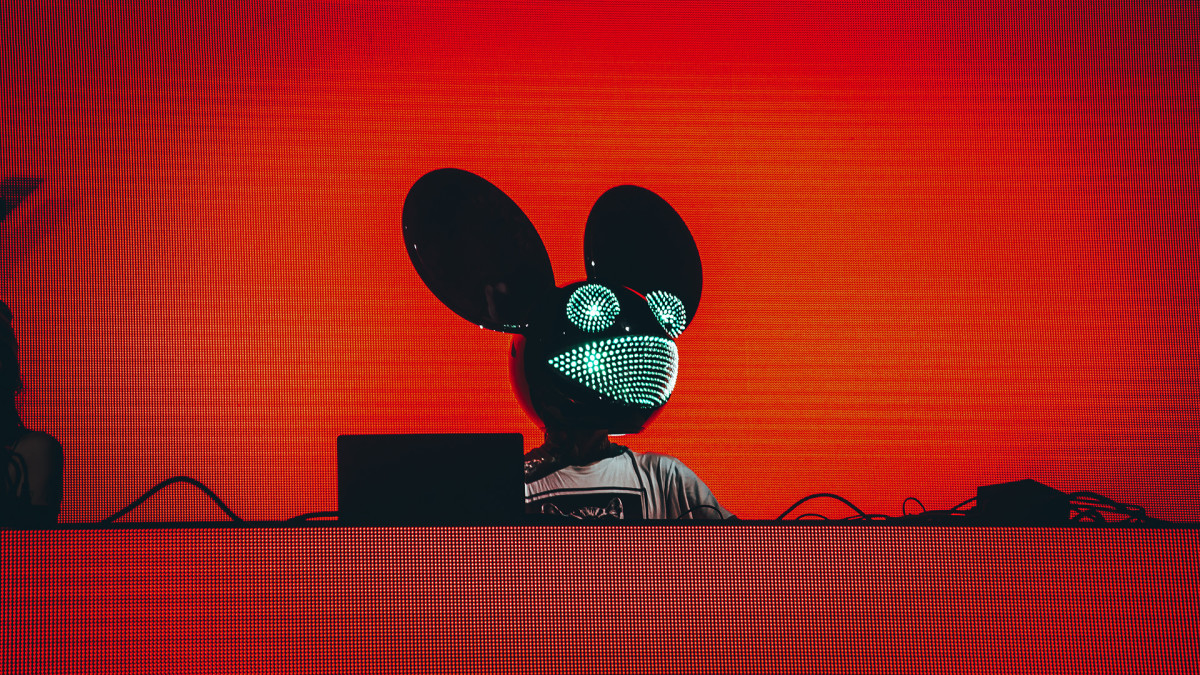 bjeaglefeather's tweet image. deadmau5 Shows Support for Music Industry-Shifting Decentralized Network, MODA DAO: MODA could set the tone for a massive shift in artists' retaining ownership and royalties. dlvr.it/SCH4mg #GEARTECH #Deadmau5 #Blockchain #NFT | @TheEDMNetwork