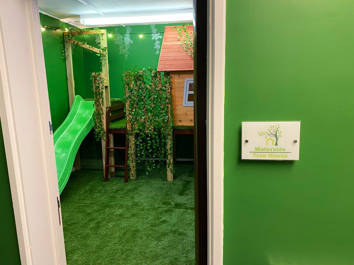 WatersidePA's tweet photo. Behind a long lost, hidden door in the school, we have uncovered an old overgrown treehouse. Welcome to Waterside Treehouse - a special intervention room for our younger at Waterside. #PTAfunded #HappyChildrenLearn #TheWatersideWay https://t.co/NxiW338miu