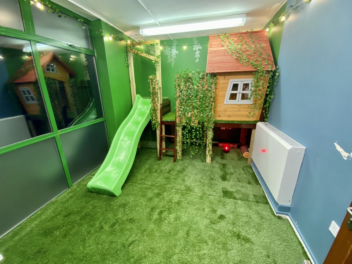WatersidePA's tweet photo. Behind a long lost, hidden door in the school, we have uncovered an old overgrown treehouse. Welcome to Waterside Treehouse - a special intervention room for our younger at Waterside. #PTAfunded #HappyChildrenLearn #TheWatersideWay https://t.co/NxiW338miu