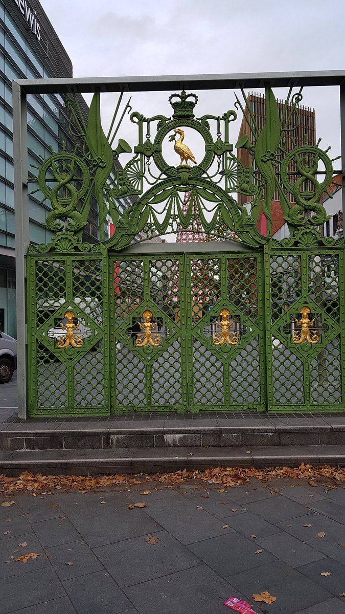jdk653's tweet photo. @Mikeashworth12 @BeautyOfTranspt Pooley, but not a weighbridge. Gates of the Liverpool Sailors' Home, 1852, returned to Liverpool in 2011 after sixty years in Smethwick at Avery, which had absorbed Henry Pooley and Son in 1913, though the  business continued to trade as Pooley. https://t.co/BM7aQDrfGG