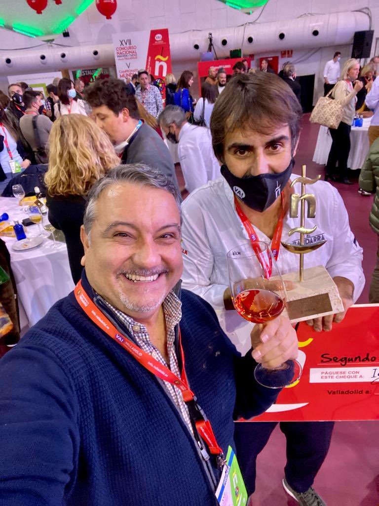 Y en el segundo puesto de @CNPinchosVLL dos buenos amigos tanto en el certamen mundial, Emilio <a href="/suite22rest/">Suite 22 Restaurant</a>, como en el nacional Igor del Rest. El Bandarra. Enhorabuena!! 
#TapasVLL2021