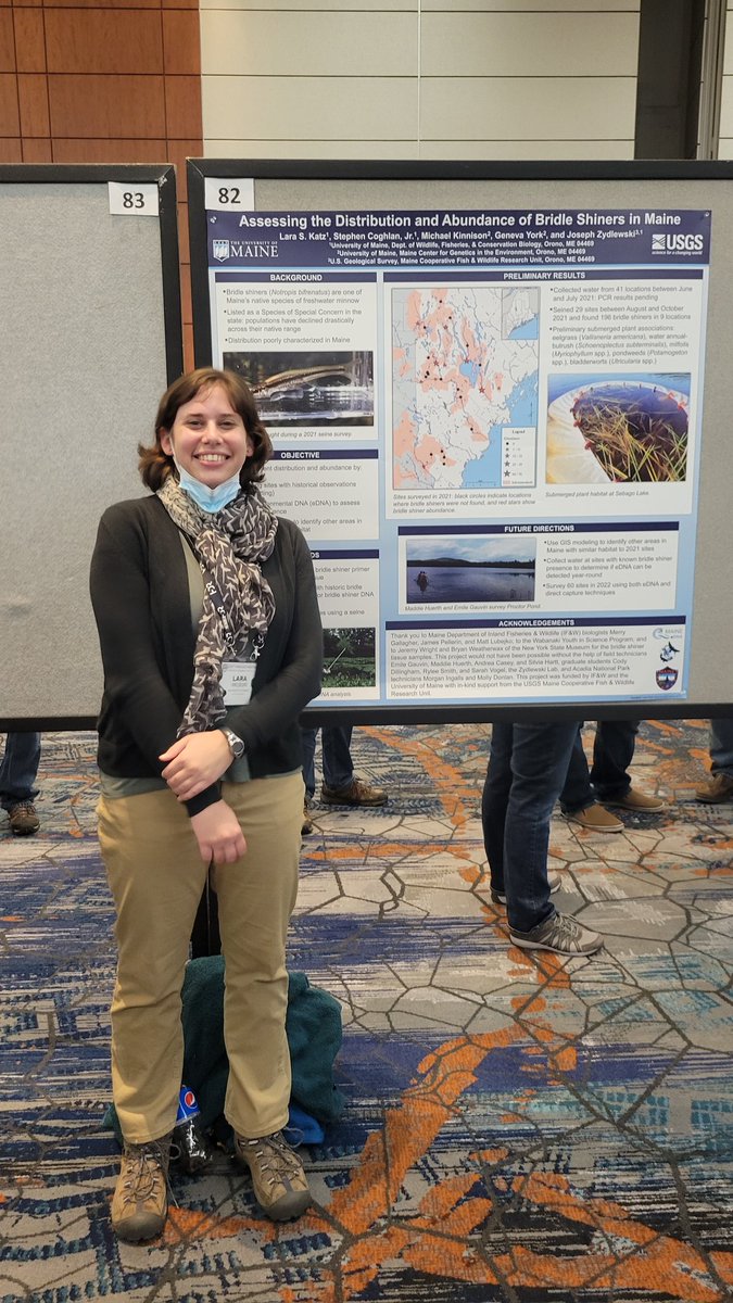 sarahkvogel's tweet photo. Good showing from the @ZFishLab at the poster session for #AFS151! Go team! https://t.co/0lFoDULaGn
