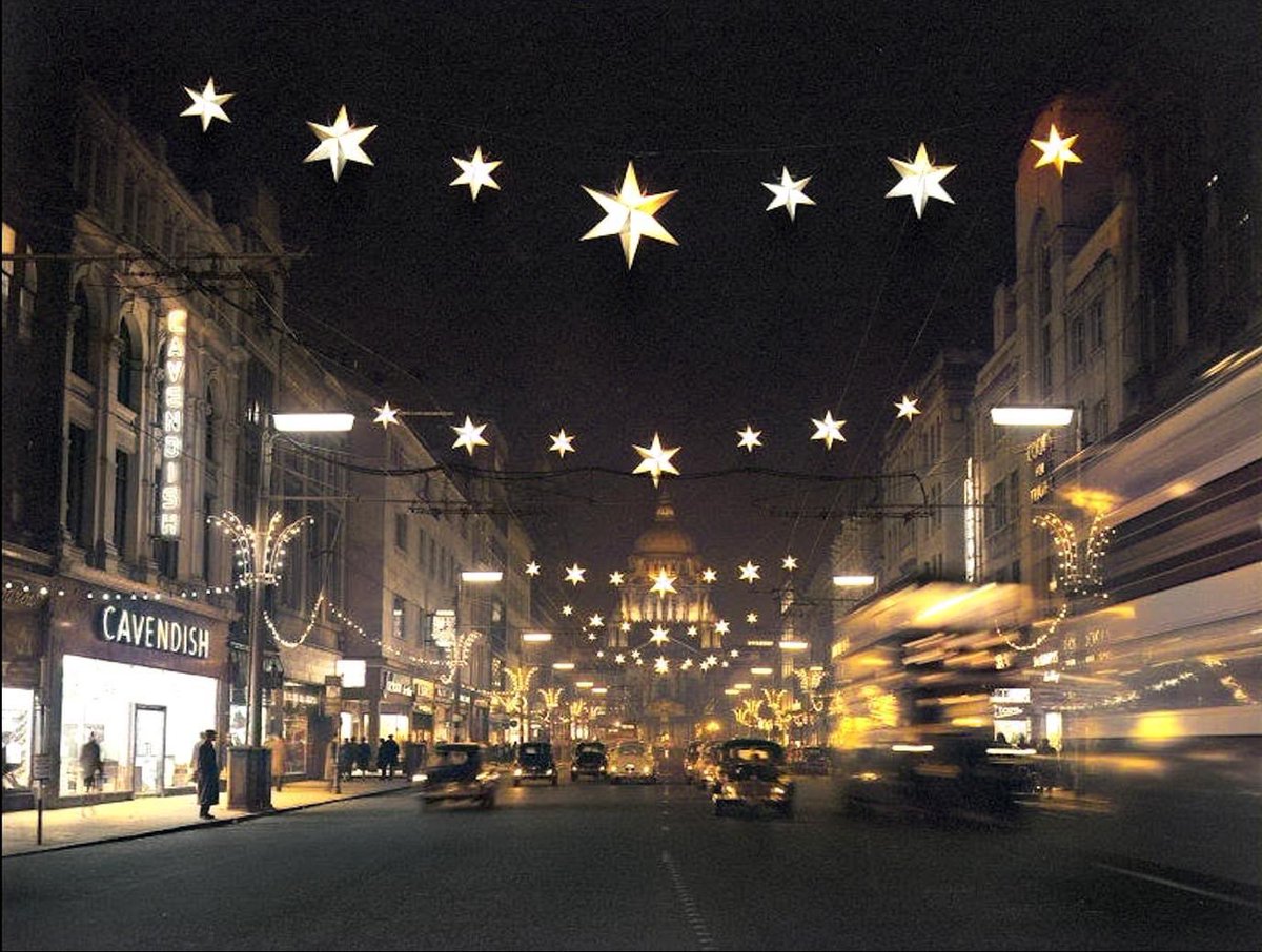ElleEmSee's tweet photo. Absolutely love this photo of Donegall Place, Belfast taken in 1959

Petition to bring back these lights for Christmas again https://t.co/V3J7ALbImt