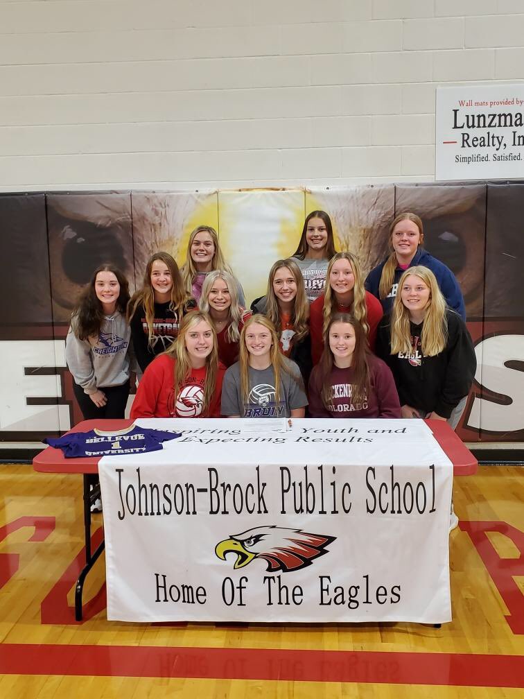 SandfortTonya's tweet photo. Signed! So proud of you Audrey! Thank you to everyone who made it today to support our girl! And a big thanks to Trish Siedlik, Micah Rhodes, and Steve Fields for giving her this amazing opportunity! https://t.co/GcN58IRTpG