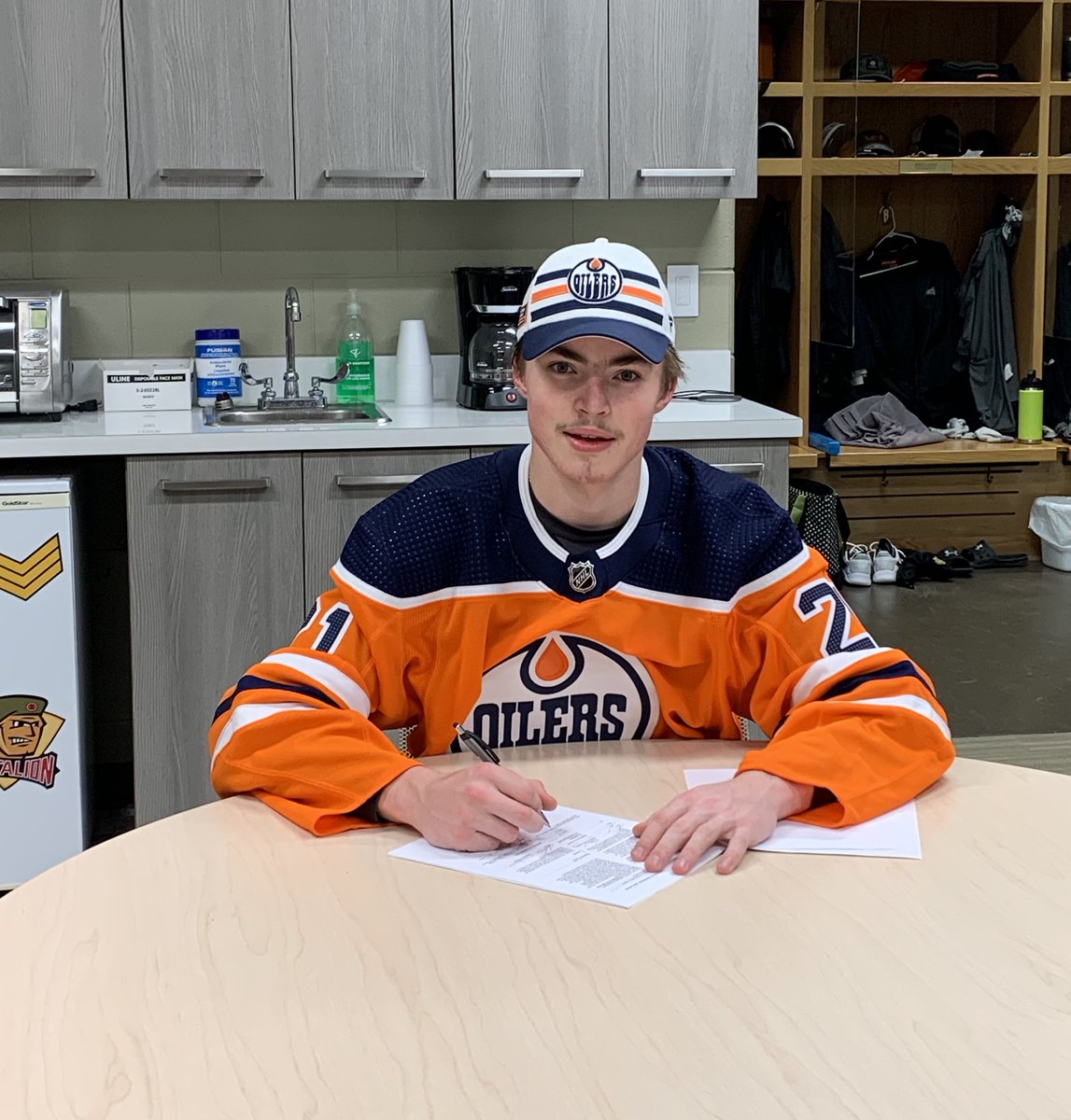 Pen to paper ✍️

Battalion forward Matvey Petrov has signed a three-year <a href="/NHL/">NHL</a> entry-level contract with the <a href="/EdmontonOilers/">Edmonton Oilers</a>! 

#WeBleedGreen | #LetsGoOilers