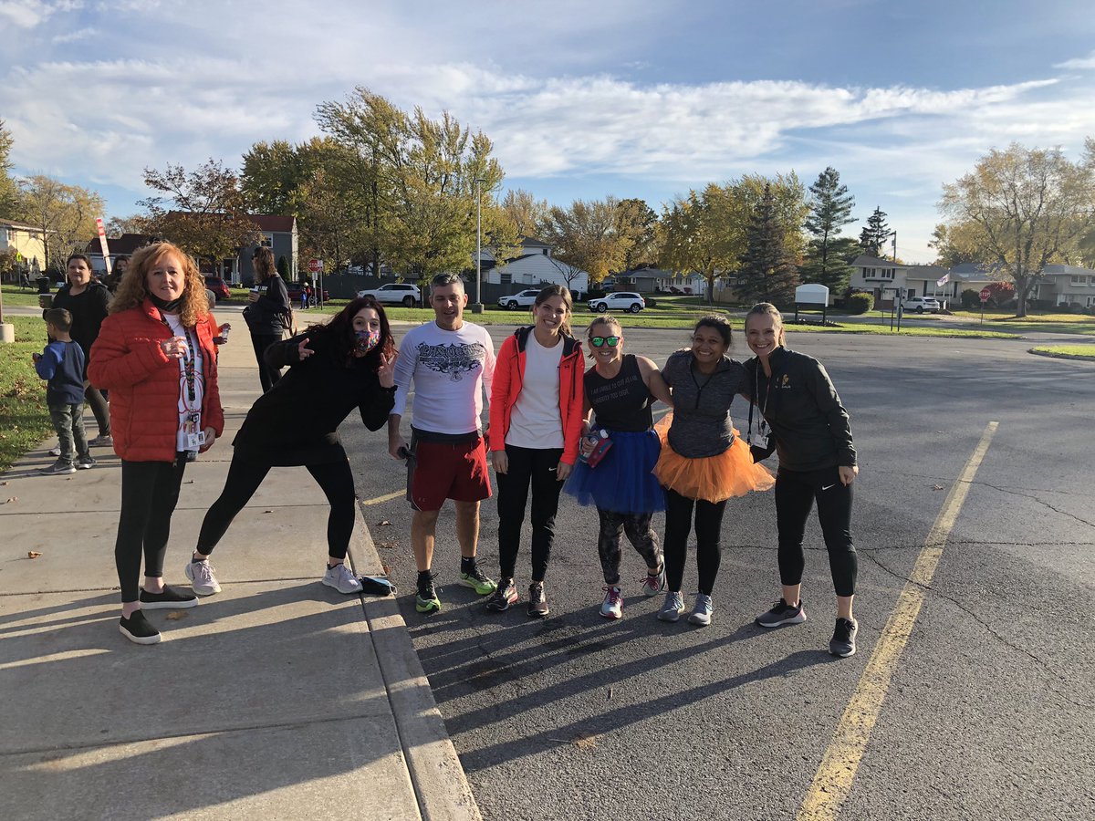 GlendaleSH's tweet photo. AMAZING turnout for our first ever PUMPKIN RUN/WELLNESS WALK!! Thank you so much to Ms. Gravel, Mrs. Papero, and our staff lighthouse team.. plus our amazing volunteers!!! We couldn’t have done it without you!!! 💛 @JoleenDimitroff @MusicGlendale https://t.co/gR9PRQMAjC