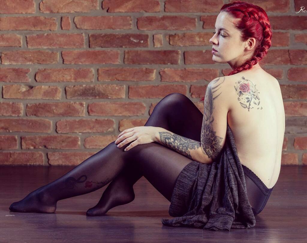 james_f_photo's tweet photo. Ein Bild aus dem Adventkalender 2020 mit der wunderbaren @fotomodel_bella_bianca 🥰 …. Achtung Spoiler: es wird auch heuer wieder einen geben 😉
@fotomodel_bella_bianca_backup
@35mmldaslstudio
#picoftheday #beautiful #lieblingsmodel #strumpfhose #ti… https://t.co/feewcU5Uhj https://t.co/2VT9LCMCat