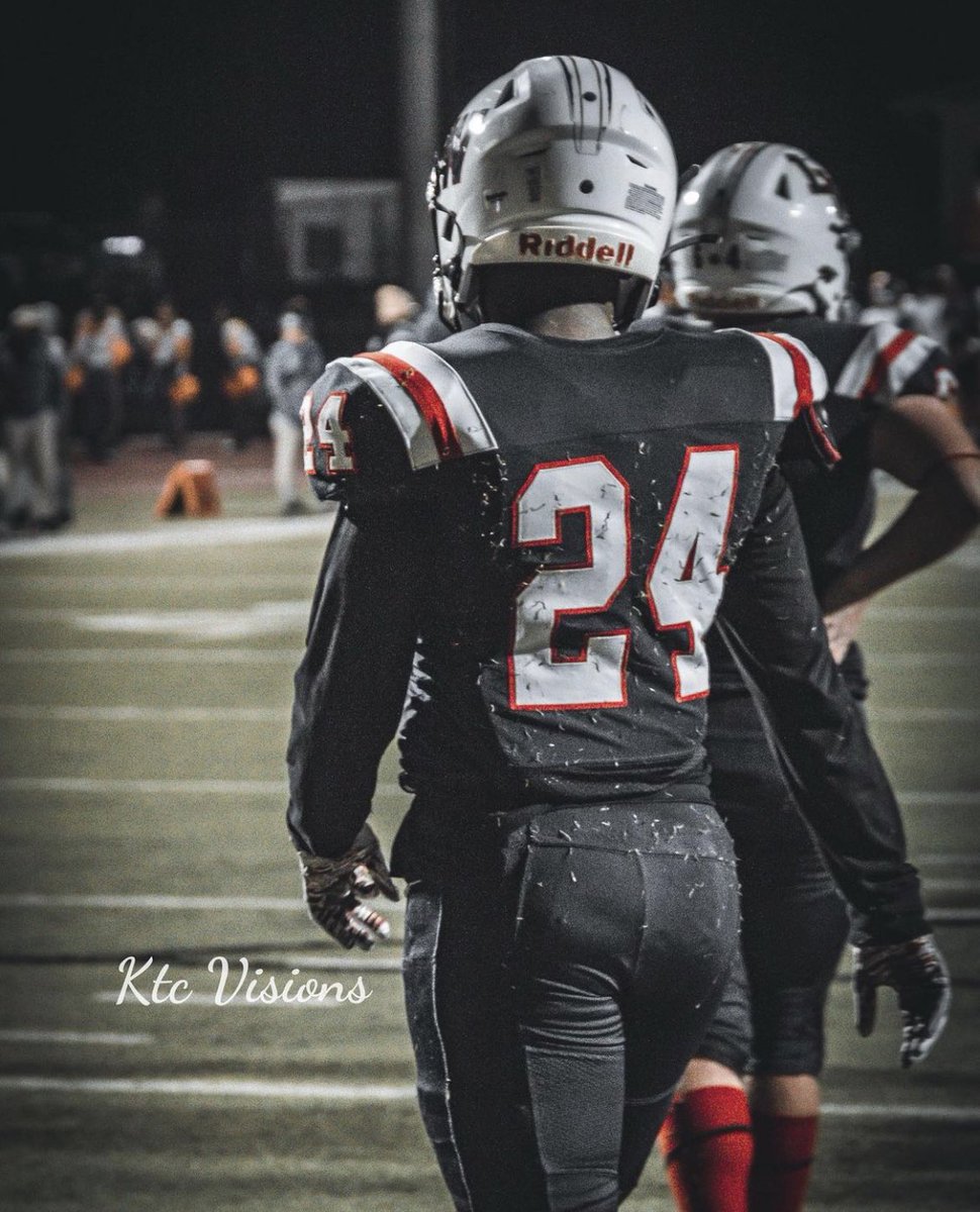 JeremyBrantle20's tweet photo. Senior Season Highlights❤️ @LHSWMustangsFB @coach_mstanley @coachlinscomb14 #lastride https://t.co/N835JHDzr3