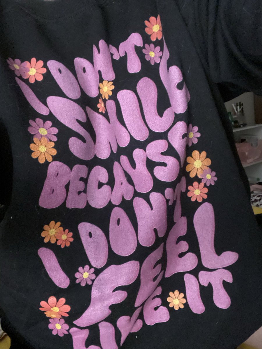 thewhimsywizard's tweet image. I love my new sweater 🌸✨ #lookhuman