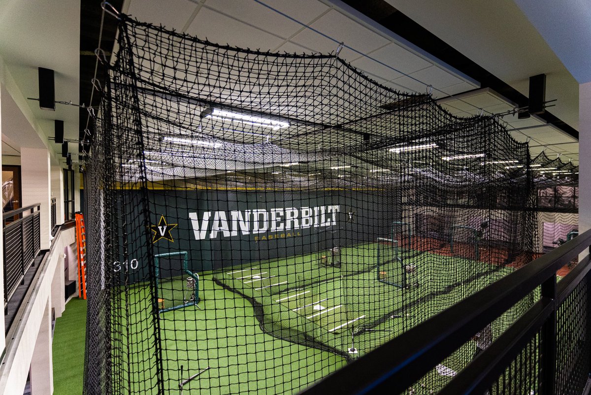 SportsDissected's tweet photo. NEW VIDEO: we toured @VandyBoys’ $12M, 30,000 sq-ft facility with head coach @timcorbin &amp; GM @BrooksW44.

⚾️ open-air batting area
⚾️ open-air pitching cage area
⚾️ player lounge
⚾️ new training/cardio/weight room area
⚾️ coolest table we’ve seen

WATCH: https://t.co/HKFOr02X3n https://t.co/SpFE6FCQjQ