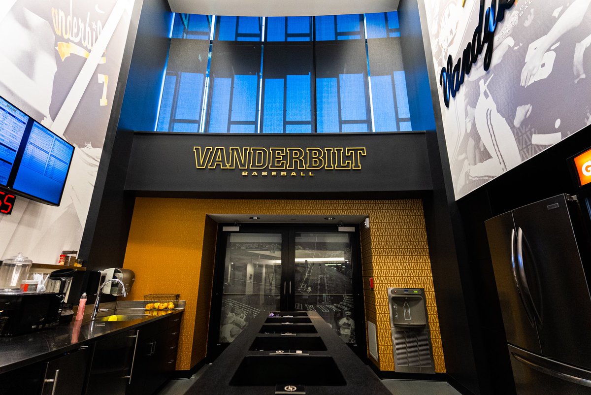 SportsDissected's tweet photo. NEW VIDEO: we toured @VandyBoys’ $12M, 30,000 sq-ft facility with head coach @timcorbin &amp; GM @BrooksW44.

⚾️ open-air batting area
⚾️ open-air pitching cage area
⚾️ player lounge
⚾️ new training/cardio/weight room area
⚾️ coolest table we’ve seen

WATCH: https://t.co/HKFOr02X3n https://t.co/SpFE6FCQjQ