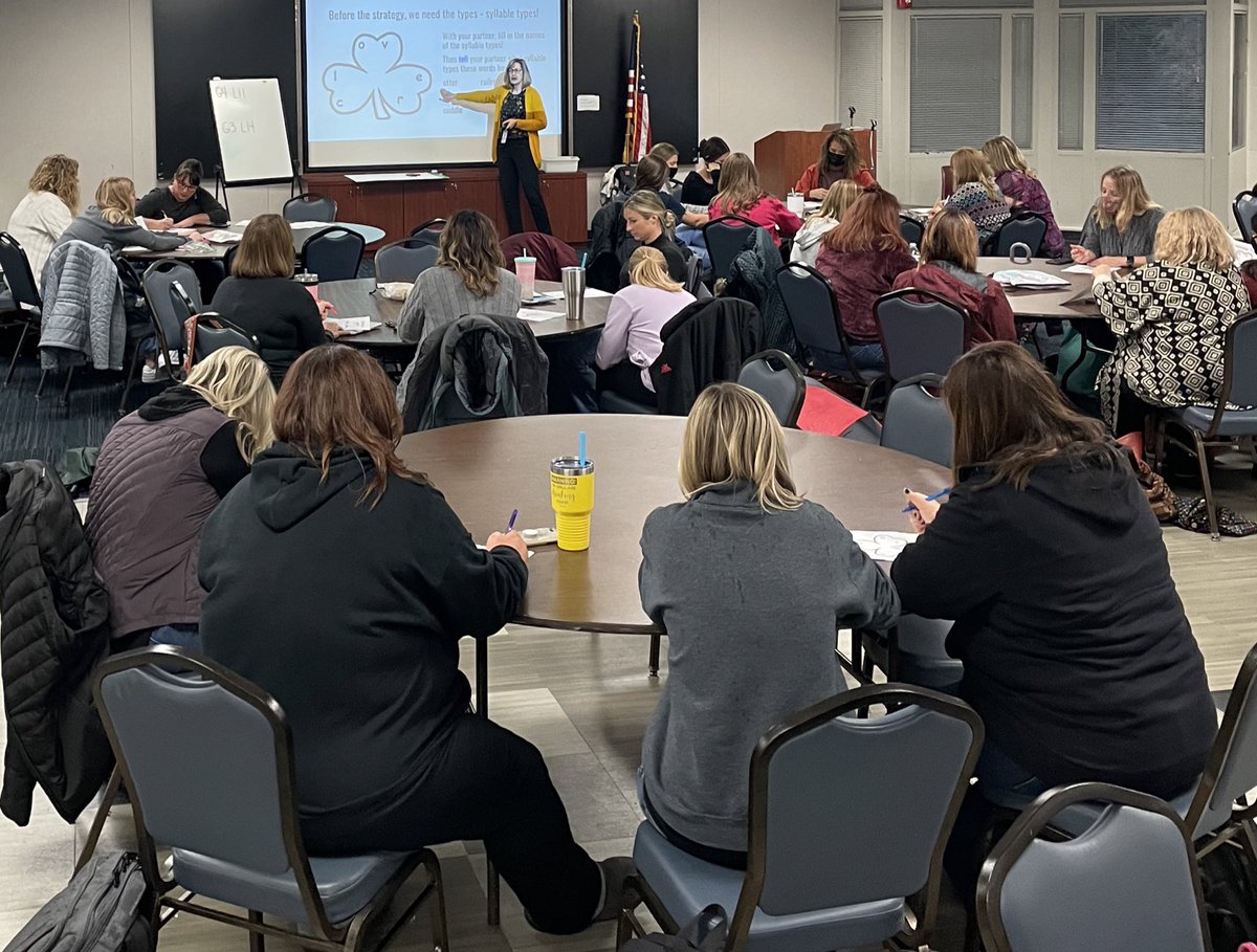 bettsgregory's tweet photo. So refreshing to have our 3-6 grade teams working together this afternoon! 5-6 is focusing on writing and 3-4 working on multisyllabic words. @Westside66 #westsidepl https://t.co/ZqxDbaB5G8