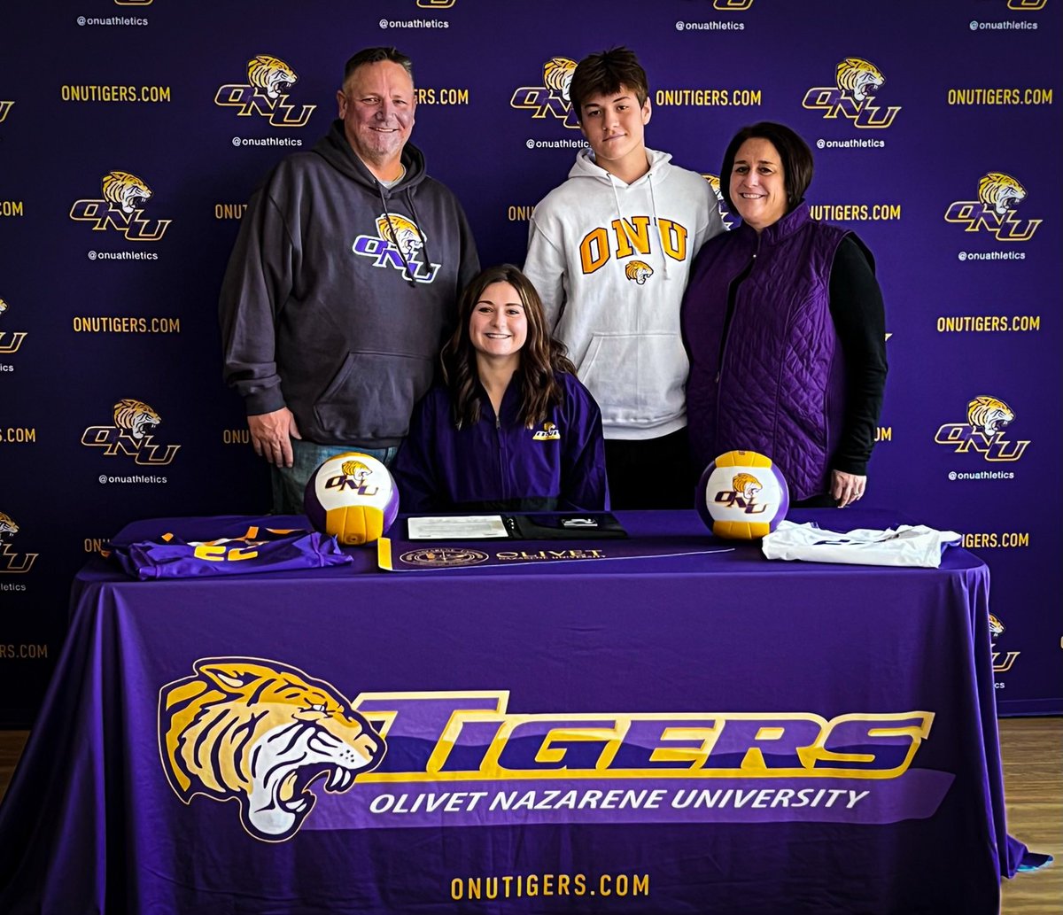 McAuleyMacs's tweet photo. Congratulations to Kate Worthy’22 who signed her letter of intent to play volleyball for @olivetnazarene We are MIGHTY proud! #signingday https://t.co/PpMWm6heec
