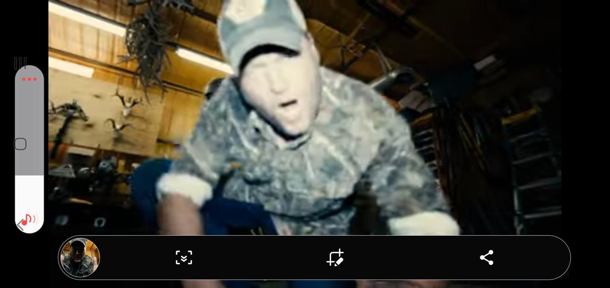 phnxmitchell's tweet photo. @blakesgwen Am I the only one, I see a little "Gwen moves" influence in this video.... love. 💘 https://t.co/FVvNZ7AXtC