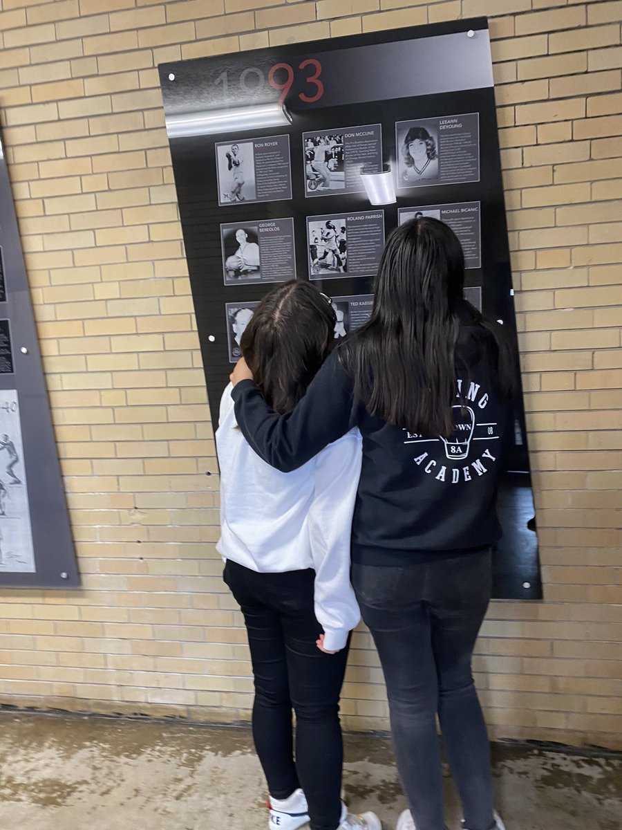 mrstHC's tweet photo. Taking our classroom learning to the real world today as our Wolves explored the @cityofhammond Sports Hall of Fame! Can’t wait to see how the students add this inspiration into their #HumansofHammond projects! #schk12 #HCWolves https://t.co/9z8Pj1w4nJ