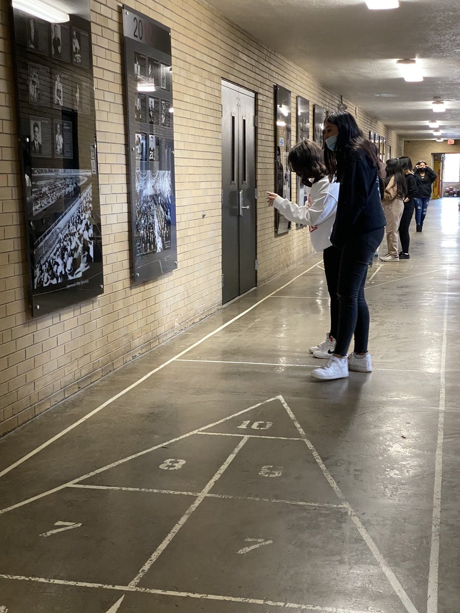 mrstHC's tweet photo. Taking our classroom learning to the real world today as our Wolves explored the @cityofhammond Sports Hall of Fame! Can’t wait to see how the students add this inspiration into their #HumansofHammond projects! #schk12 #HCWolves https://t.co/9z8Pj1w4nJ
