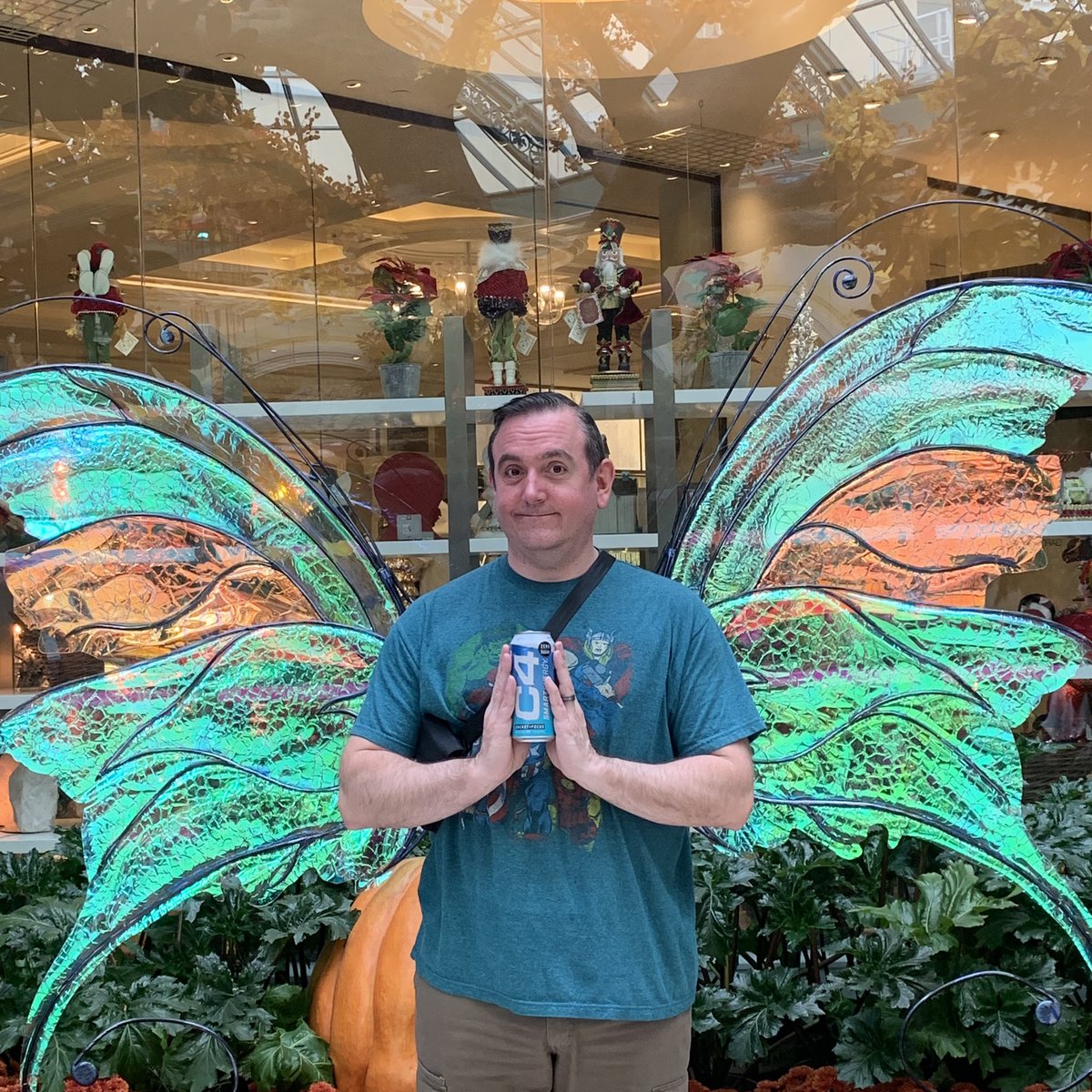CaffeineMan1's tweet photo. Apparently, other drinks can give you wings too! Some shots @bellagio in the Bellagio Botanical Gardens. #bellagio #bellagiobotanicalgardens #c4 #c4onthego #c4energy #igniteyourfire #energy #energydrink #caffeineman1 https://t.co/yKbUL2dKEM