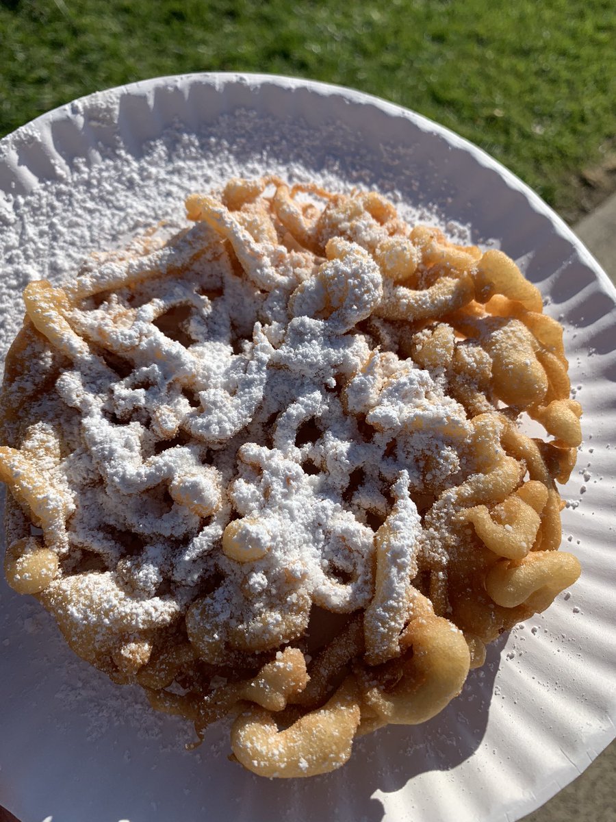 PAWSitivelyPES's tweet photo. Funnel Cake Frenzy @ PES! We celebrated the end of #OneStatelinerStory with food from the fair! πΈπ·π· Templeton would be proud. #TheSweetLife #RadiantReaders #BookLove https://t.co/d7YlOAO4NP