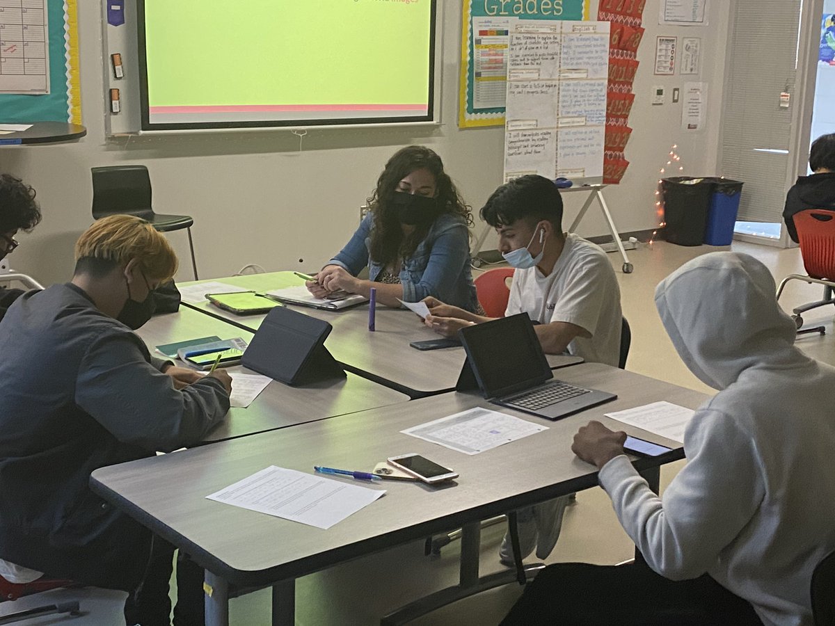 JessikaHearne's tweet photo. #TeachingAndLearning #CaughtInAction #MSHS #ThankYouForMakingAnImpact #APEnglish4 #MsBishop #InTheMomentFeedback #AddressingStudentMisconceptions @SpencerAndreD @MikePerkins_PLC @AlejandroGongo1 https://t.co/0ainePc4kU