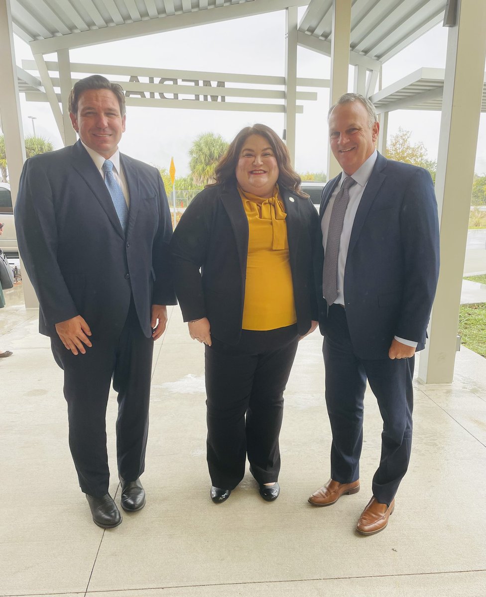 Dr. Sarah Hall tweet media