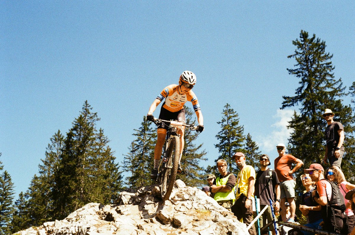 piperalbrecht's tweet photo. Film is not dead. 
I shot the UCI Mountain Bike World Cup in Lenzerheide partly on 35mm film. Fantastic experience learning what photos look good on film, and how different the process is to digital. In such a fast paced environment, slowing down to think is ever more important. https://t.co/HaD2JNCbZ6