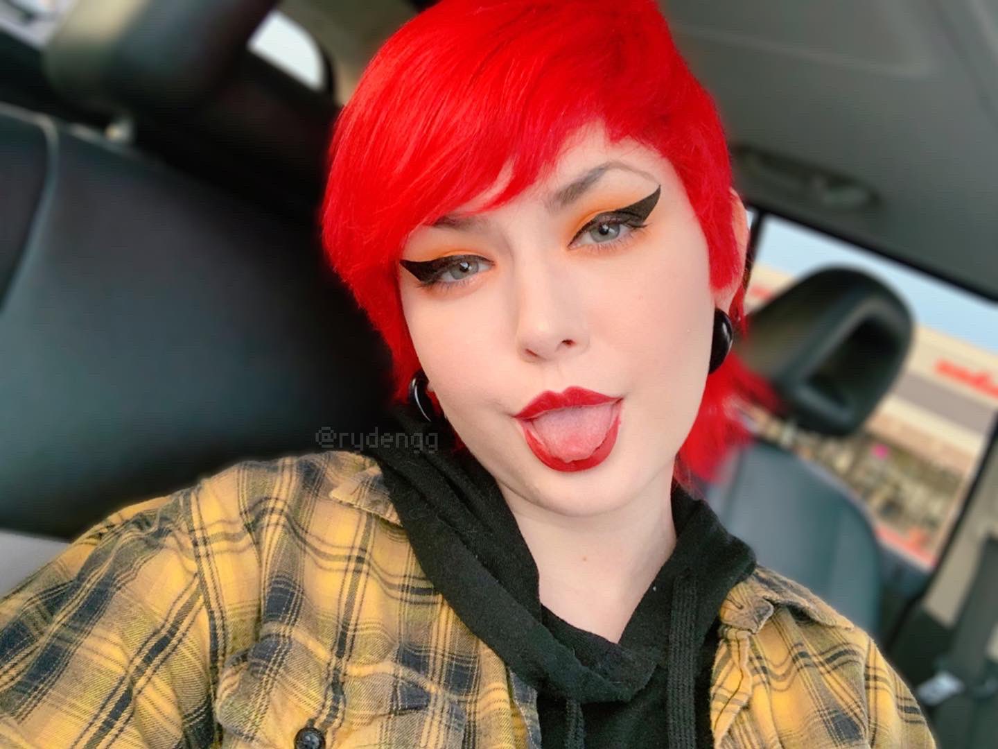 TW Pornstars - 2 pic. Ryden Armani . Twitter. hey hi hello there how you doin’?? 👋🏻 . 10:06 PM